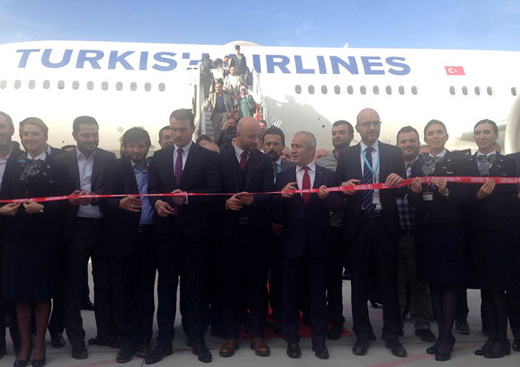 İstanbul Havalimanı’na ilk uçak indi