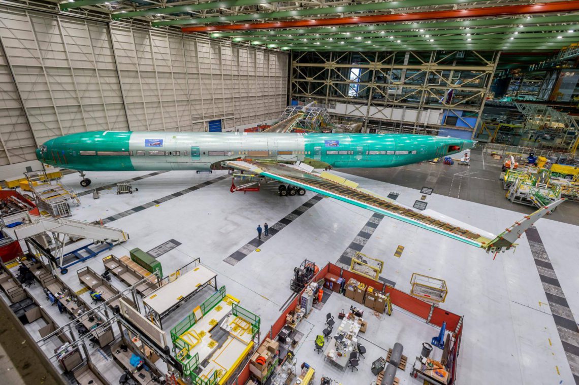 Boeing’in en yeni uçağı 777X’in üretimi tamamlandı