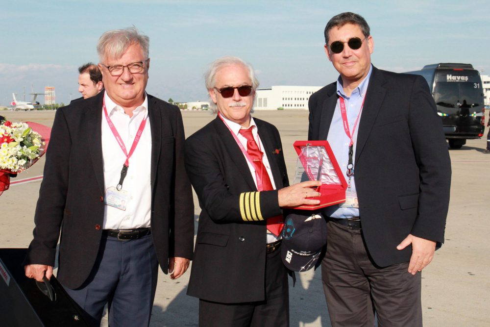 “Kaptan Einstein” gökyüzüne veda etti