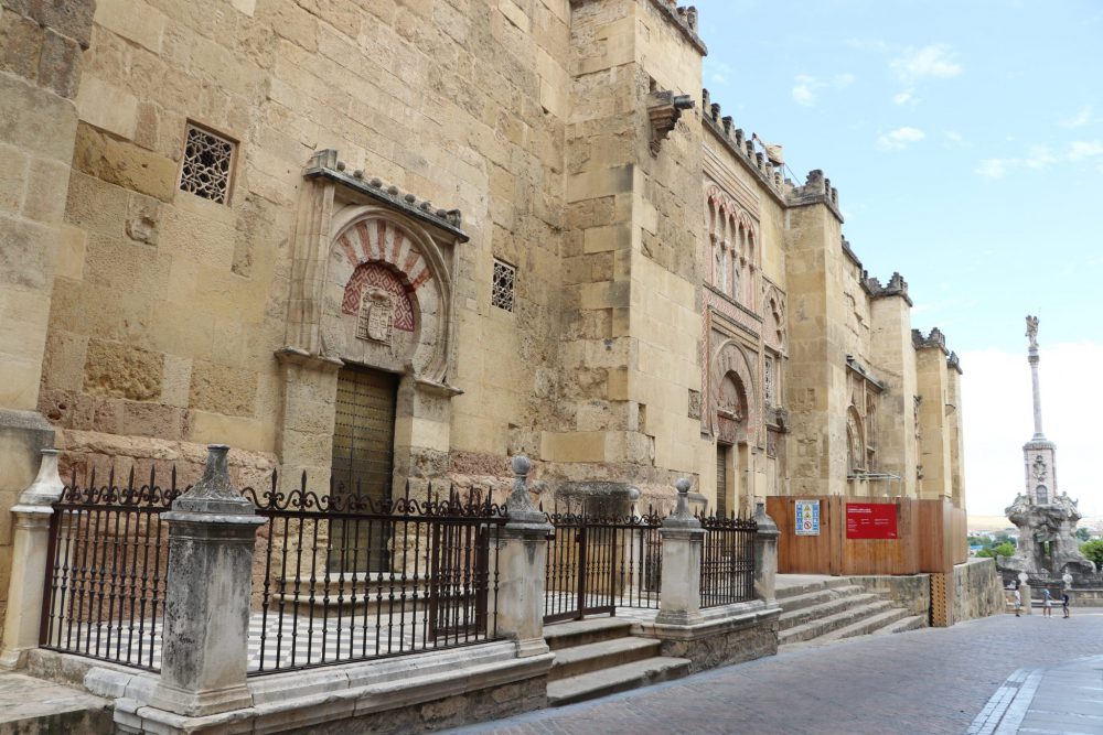 Hem camii hem kilise; 850 sütunlu La Mezquita