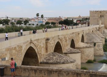 Hem camii hem kilise; 850 sütunlu La Mezquita