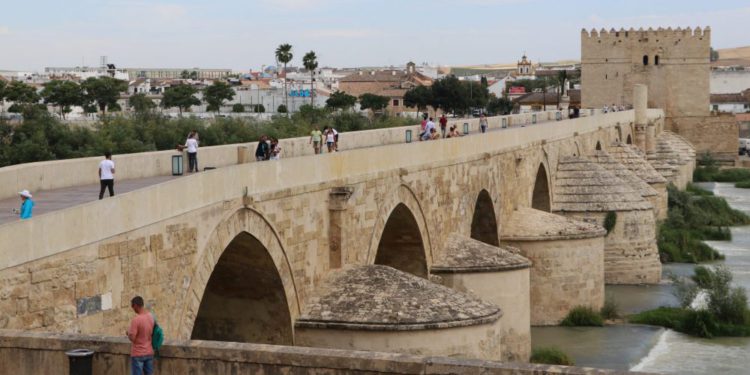 Hem camii hem kilise; 850 sütunlu La Mezquita