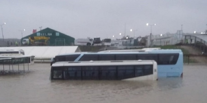 Yağmur yağdı İstanbul Havalimanı’nı su bastı