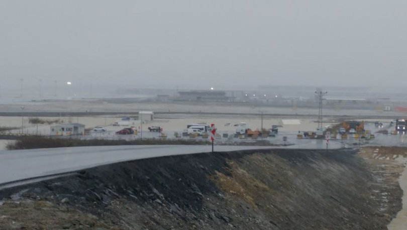 Yağmur yağdı İstanbul Havalimanı’nı su bastı