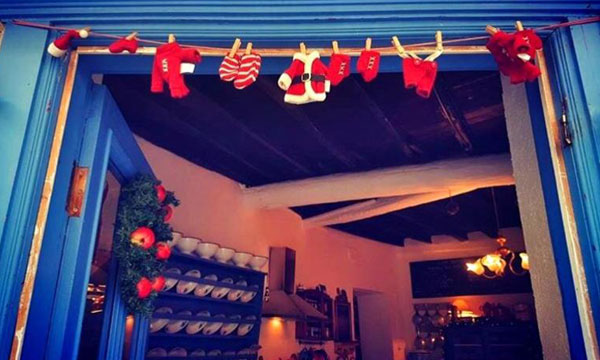 Yılbaşında farklı bir deneyim arayanlara: Alaçatı sokak partisi