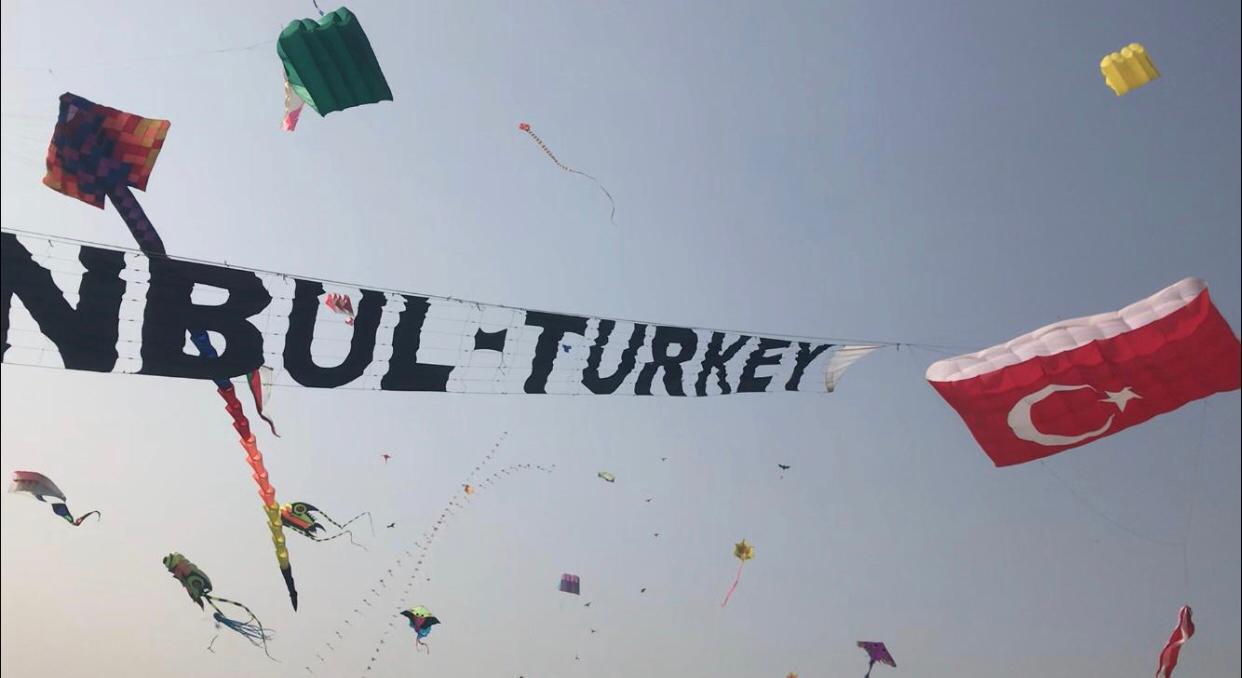 Türk bayraklı uçurtma Hindistan semalarında