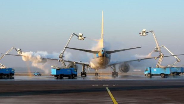 Uçaklar kışın neden özel bir sıvıyla yıkanıyor?