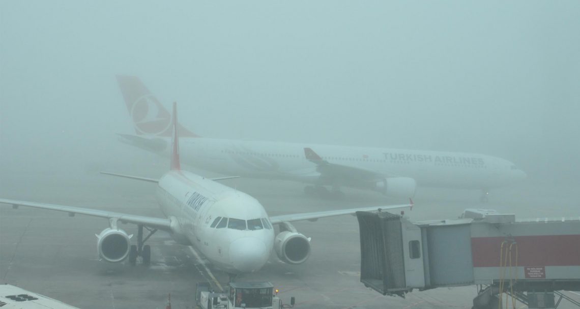 İstanbul’da sis hava trafiğini olumsuz etkiledi