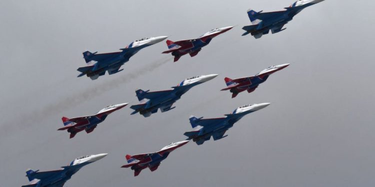 ‘Rus Şövalyeleri’nden yeni akrobasi gösterisi