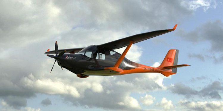 Türk Kartalı ‘en mükemmel uçak tasarımı’ ödülünü aldı