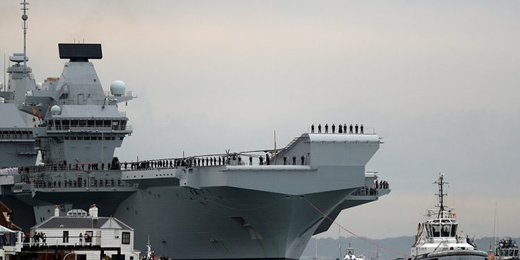 İngiliz uçak gemisi Pasifik’te İngiliz ve ABD F-35’lerini taşıyacak
