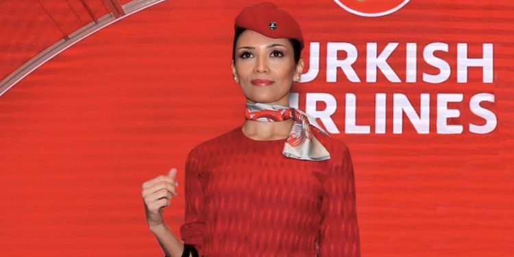 THY yeni kabin üniformalarıyla Berlin’de