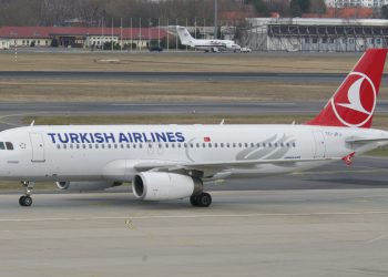 Paris-İstanbul uçağında motor arızası