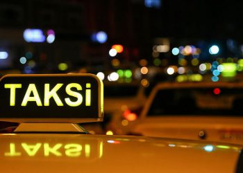 Havalimanı taksicileri kravatlı olacak