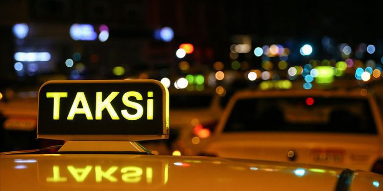 Havalimanı taksicileri kravatlı olacak