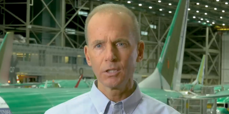 Boeing Başkanı 737 MAX uçak kazaları ile açıklama yapıyor.