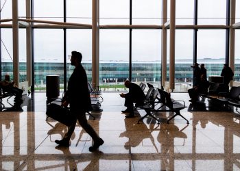 Havalimanında iyi zaman geçirmenin 8 yolu