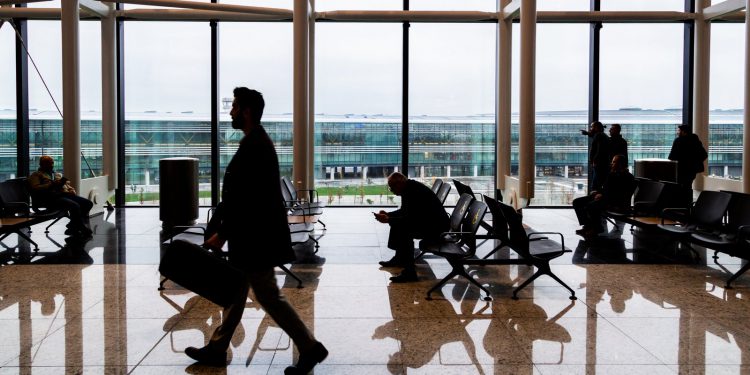 Havalimanında iyi zaman geçirmenin 8 yolu