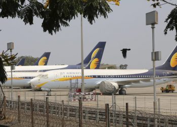 Bir hava yolu daha uçuşlarını durdurdu