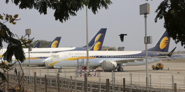 Bir hava yolu daha uçuşlarını durdurdu