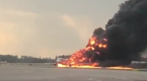 Rusya’da yanan yolcu uçağında 13 kişi hayatını kaybetti