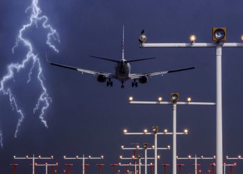 Uçaklara yıldırım çarparsa ne olur?