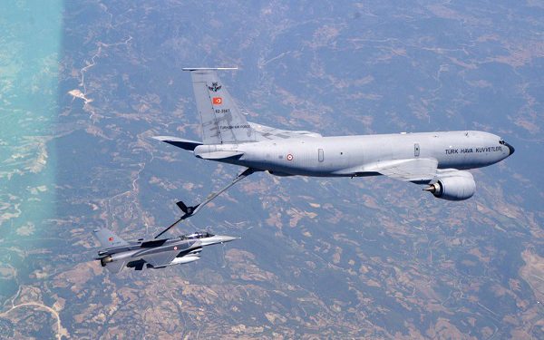 F-16’lar havada nasıl yakıt ikmali yapıyor?