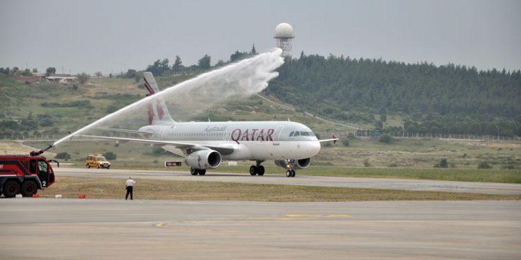 Qatar Airways’in ilk uçağı İzmir’e iniş yaptı