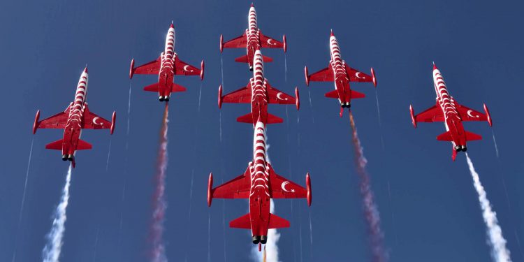 İşte Türk Yıldızları’nın rekor uçuşu