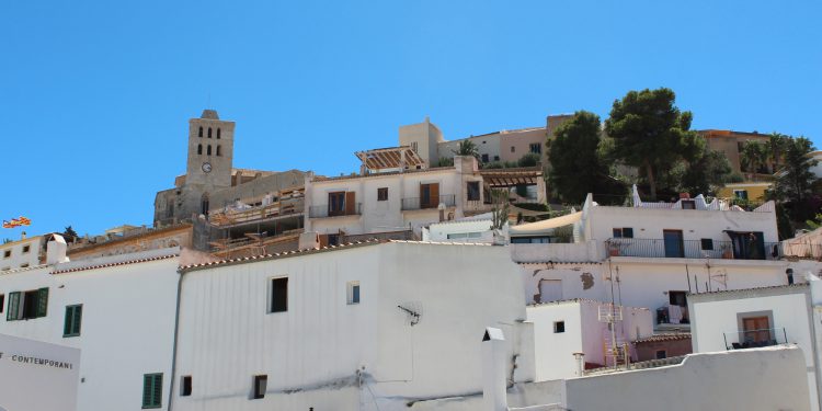 Özgürlükler adası İbiza’da nereler keşfedilmeli?