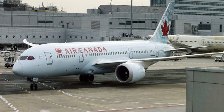 Uyuyan yolcu uçakta unutuldu