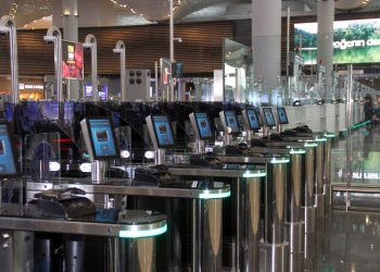 Pasaport kontrolünden nasıl daha hızlı geçersiniz?