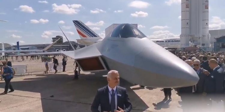 Milli savaş uçağı görücüye çıktı