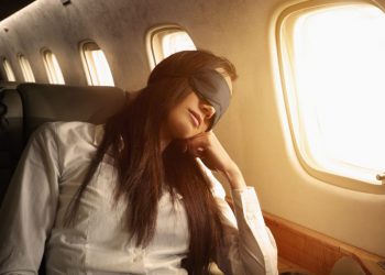 Uçakta iyi uyumanın yolları neler?