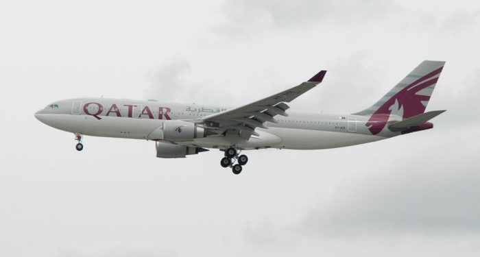 Katar Havayolları uçağının motoru alev aldı