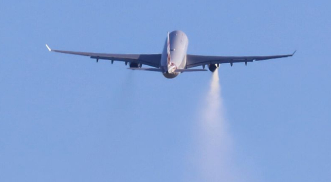 Yakıt sızıntısı nedeniyle acil iniş yaptı