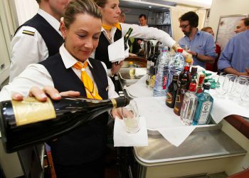 Aşırı alkollü yolcuyla uçar mısınız?