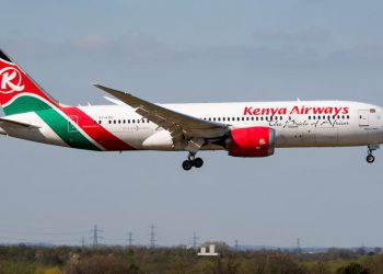 Uçağın iniş takımından ceset düştü