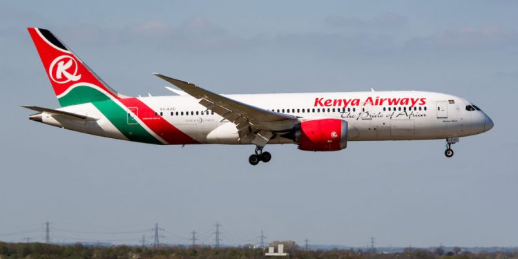 Uçağın iniş takımından ceset düştü