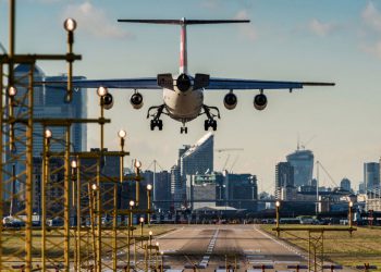 Uçakta olay çıkaran yolcuya 600 bin TL ceza