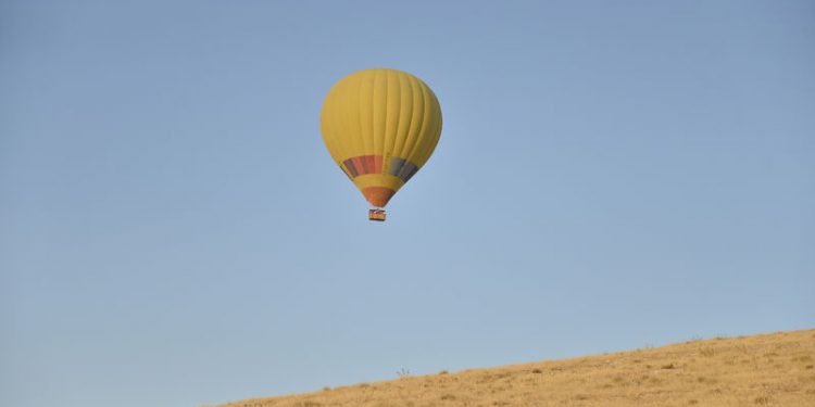 Mardin’de ilk sıcak hava balonu havalandı