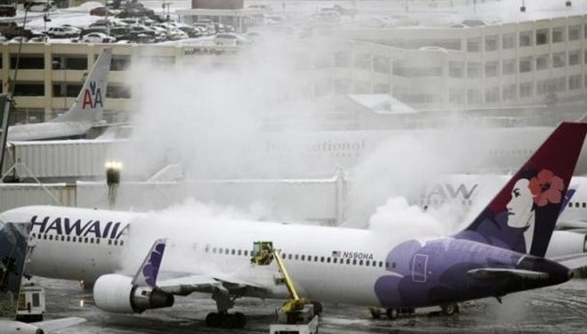 Kabinine duman dolan uçak acil indi