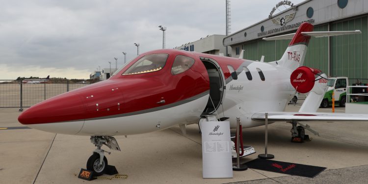 17 iş jeti satarak sınıfında rekor kırdı