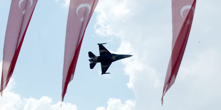 SOLOTÜRK ve Türk Yıldızları’ndan ‘Zafer Uçuşu’