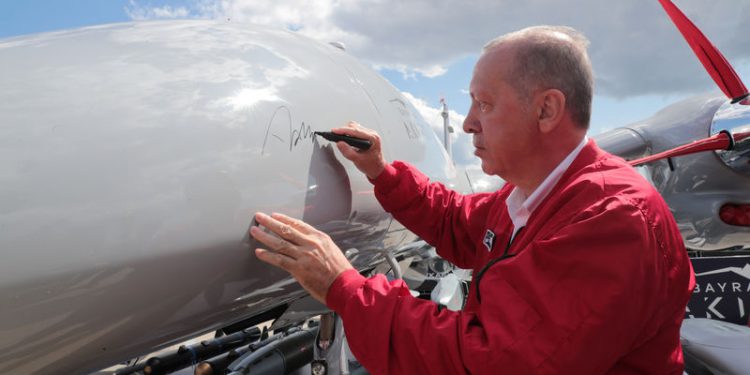 Cumhurbaşkanı Erdoğan, Akıncı’ya imzasını attı