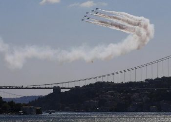 Türk Yıldızları bugün İstanbul’da uçacak