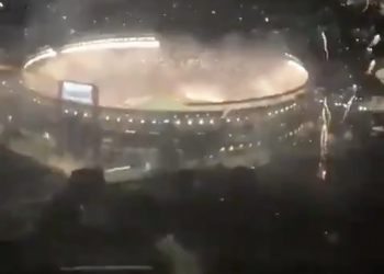 Pilotlar futbol maçını kameraya aldı!