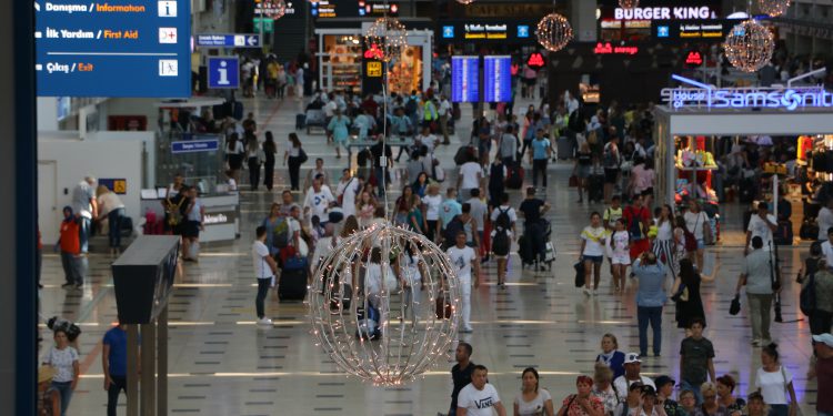 Antalya Havalimanı yolcu artışında Avrupa lideri oldu