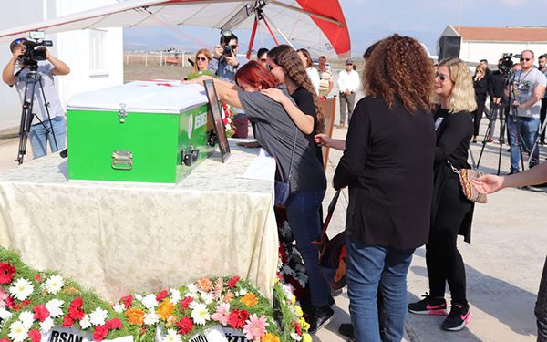 Pilot Serkan Özcezarlı için duygusal tören