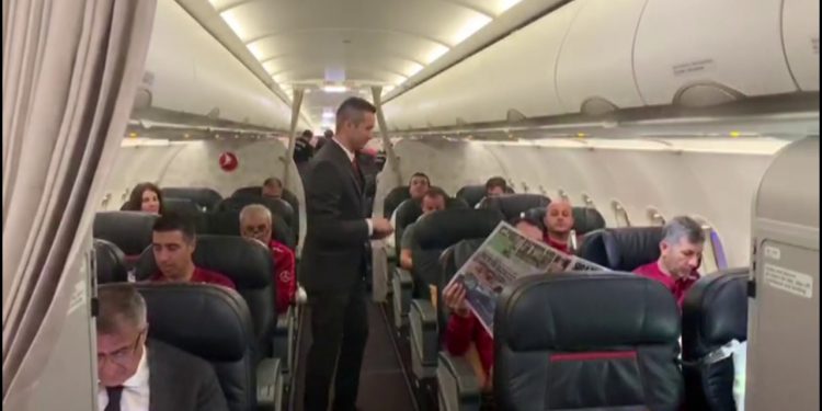 THY kaptanından milli takıma özel anons